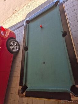 Kulečníkový stůl