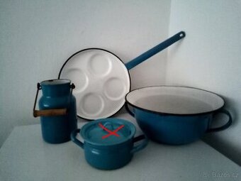 Staré, modré, smaltované nádobí