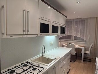 IHNED VOLNÝ - KRÁSNÝ ZAŘÍZENÝ BYT S LODŽIÍ V KROMĚŘÍŽI