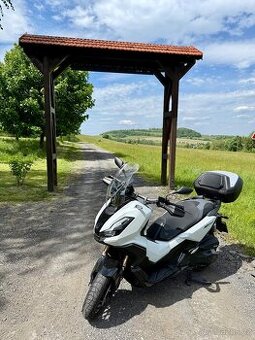 Honda ADV 350 v záruce, jako nová