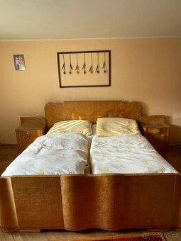 Starožitná postel masiv bez poškození