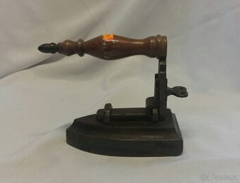 Starožitná žehlička