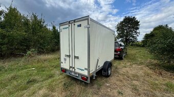 Přívěsný vozík s uzamykatelnou krabicí WM Mayer 1500 kg DPH