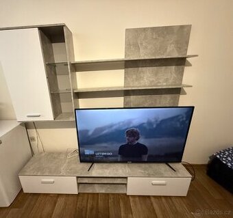 Obývací stěna-půl roku stará