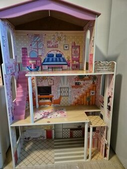 Dřevěný domeček pro panenky