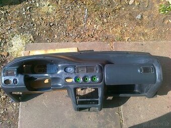 Přístrojová deska, volant, maska na Ford Escort 1995-2000