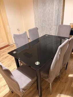 Skleněný jídelní stůl a 6 židli