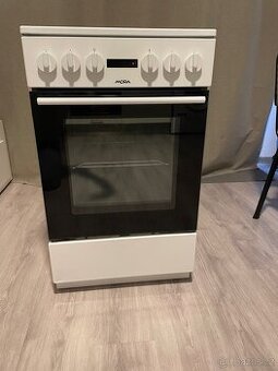 Prodám elektrický sporák Mora s troubou – plně funkční