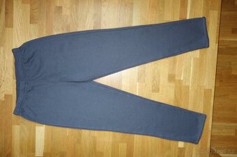 Tmavě šedé dívčí tepláky vel.151/160