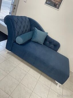 Krásná Sofa modrá nebo tm. červená