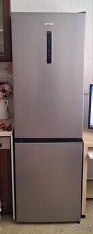 Krásná lednice s mrazákem