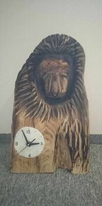 dřevěné sochy, vyřezávané hodiny