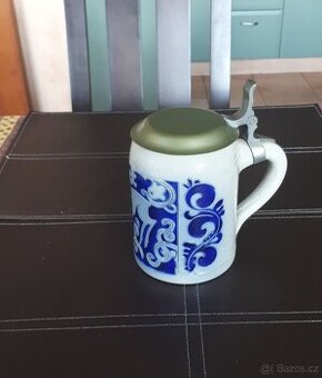 Půllitr s pokličkou