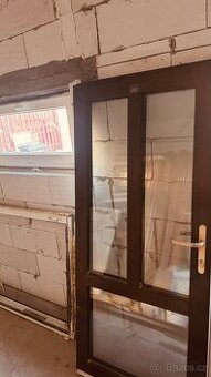 Vchodové plastové dveře