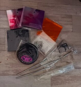 Stojánky od panenek Integrity toys