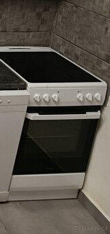 Sporák Amica, sklokeramika, kupován 07/2025