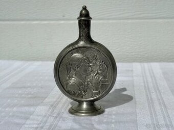 Cínová zdobená lahvička dóza na šňupací tabák