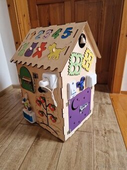 Aktivity box / board - domeček, montesori, jemná motorika