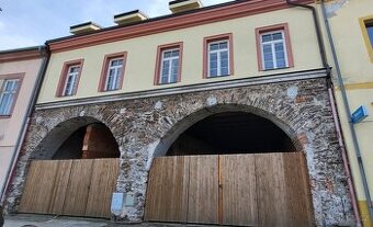 Nabízíme ke koupi pozemky a budovu v centru města Soběslav.