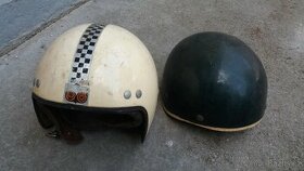 Dvě retro přilby (přilba, helma)