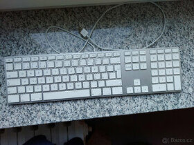 Apple klávesnice s číselnou klávesnicí drátová A1243