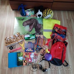 Velký set hraček a školních potřeb