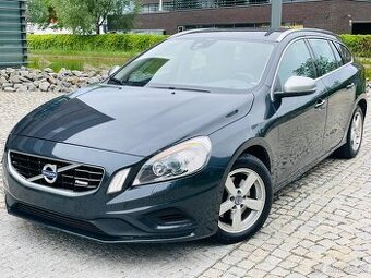 Volvo V60 2.0D 120KW 5VALEC AUTOMAT SENZORY VÝHŘEV R-DESIGN