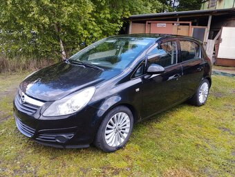 Opel Corsa D 1,2 benzín Top výbava