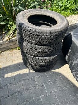 Barum 205/70 r15c cena za 4ks