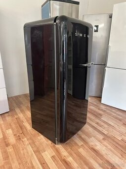 Lednice s mrazákem Smeg (105)