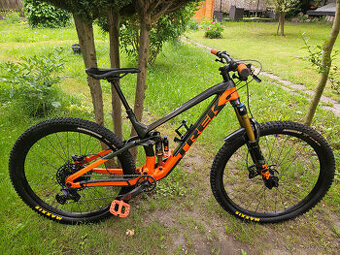 Zánovní našlapané karbonové full 29" kolo TREK, rám 19"