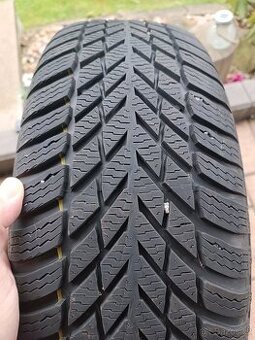 Prodám pneumatiku Nokian Snowproof 2 R15 195/