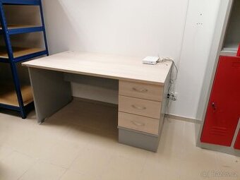 Pracovní stůl