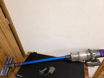 Dyson V11