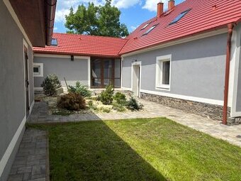 Dvougenerační dům 300 m2 +s velkou garáží 80 m - 1