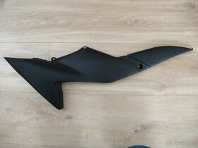 Suzuki SV 650 - kryt rámu pravý