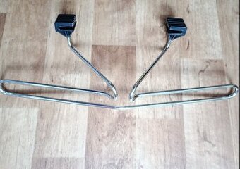 Nepoužitý univerzální automobilový věšák na oblečení