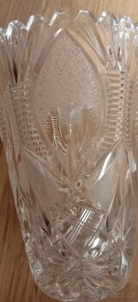 Krásná broušená váza