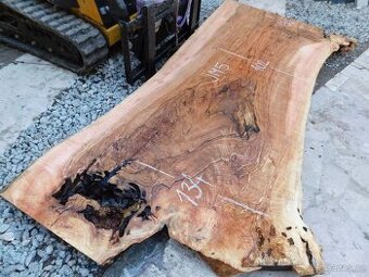 Atypické a nadrozměrné fošny a koláče, ořechové dřevo