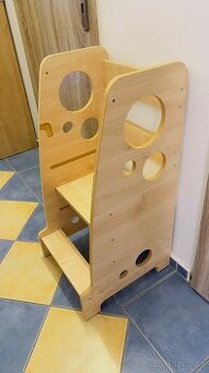 Rostoucí učící věž Montessori