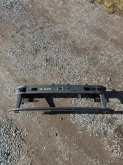 Volkswagen Passat B8 Přední výztuha