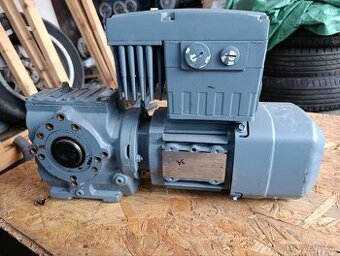 Motor s převodovkou