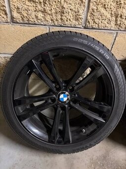 Sada zimních pneumatik na originálních ráfcích BMW 225/45/R1