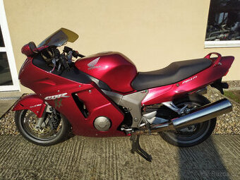 Honda CBR 1100 XX Superblackbird-2000-originální stav