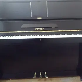 Piano klavir Petrof