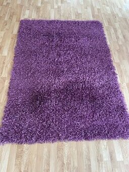 Kusový koberec fialový