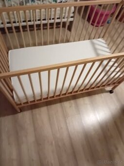 Postýlka na kolečkách