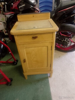 Prodám noční stolek