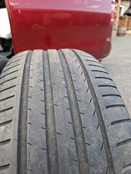 Pneu 245/45 R18,100 y