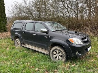 Toyota Hilux 2.5 D4D 4x4 KUN25H na díly, nepojízdné, koroze